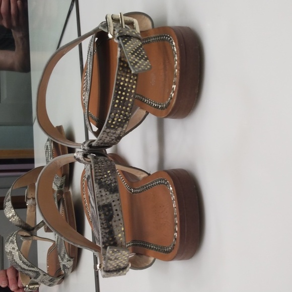 VINCE CAMUTO LEATHER SNAKE PRINT STRAPPY SANDALS - Picture 6 of 9